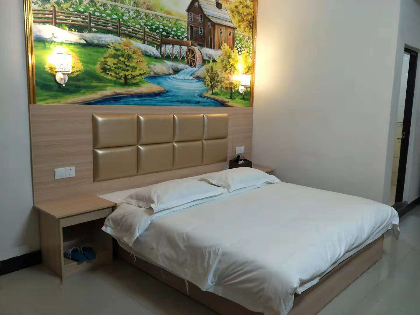 Bedroom 3, Huajun Hotel (Xinyi Bus Terminal Branch), Maoming