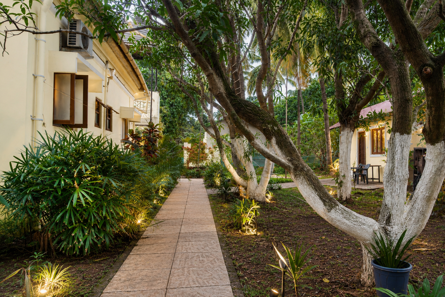 Exterior & Views