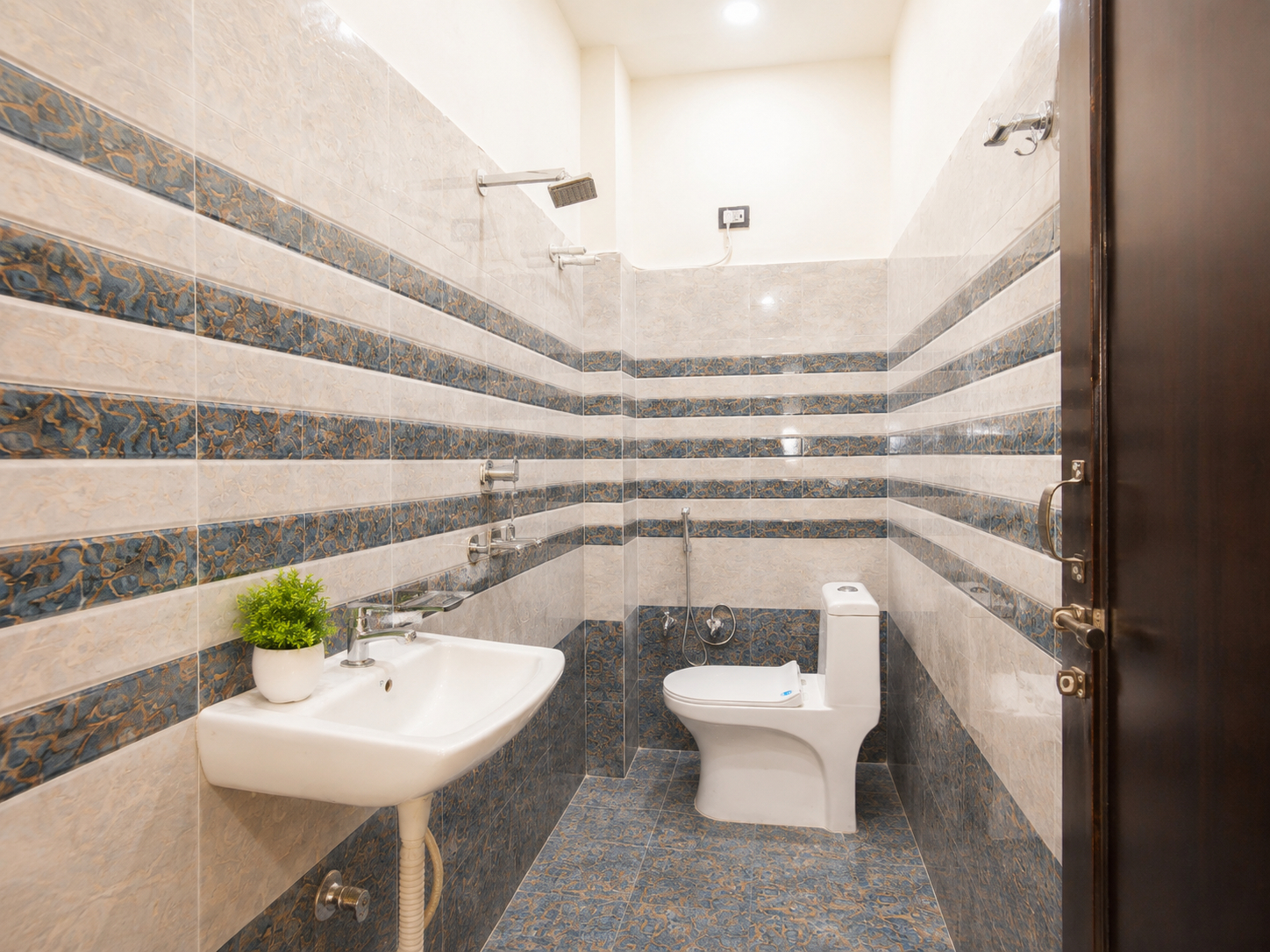 Bathroom, Goroomgo Narayan Niwas Homestay Near Ram Mandir Ayodhya, Faizabad