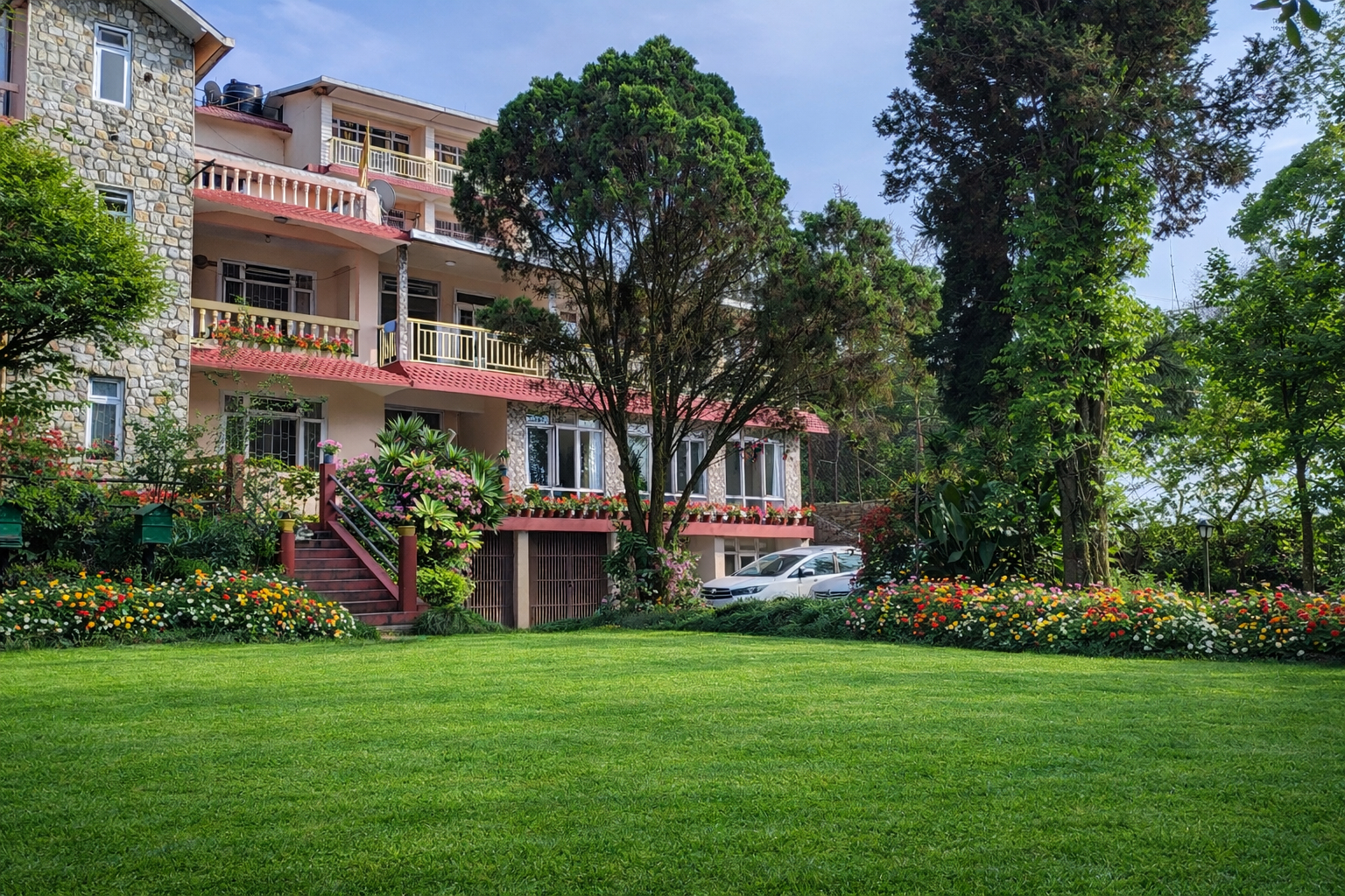 Exterior & Views