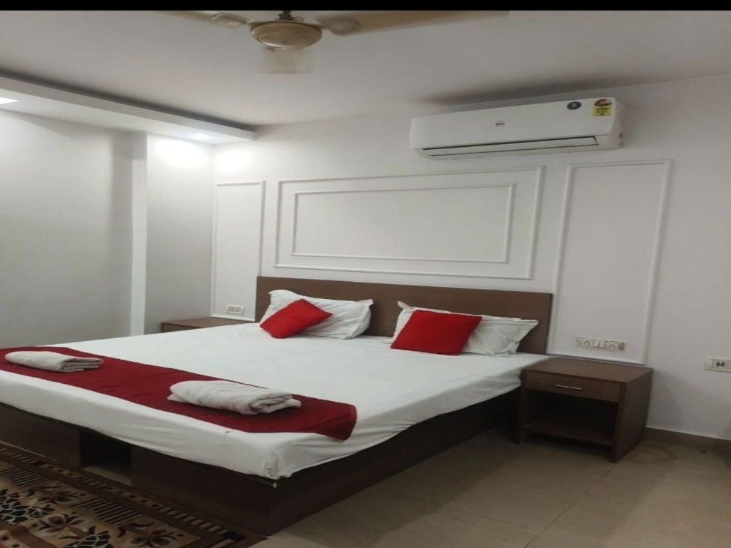 Bedroom 5, Hotel Surya Plaza, Delhi