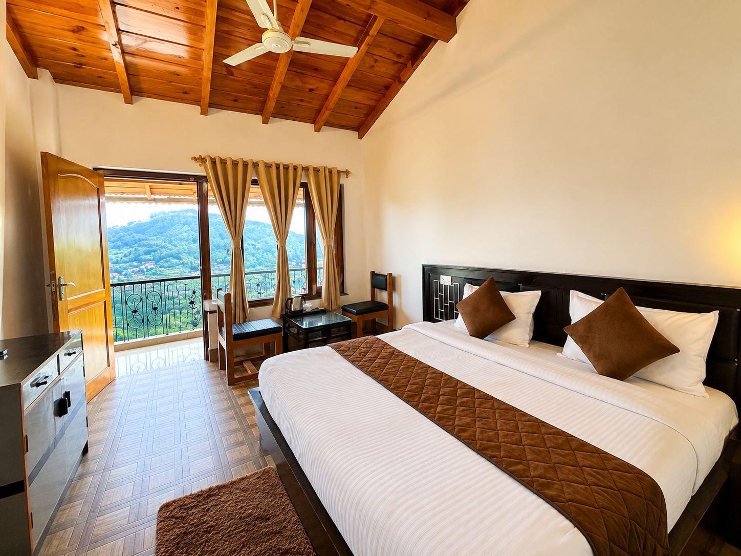 Bedroom 5, Goroomgo Sapphire Inn Nainital Near Kainchi Dham Temple, Nainital