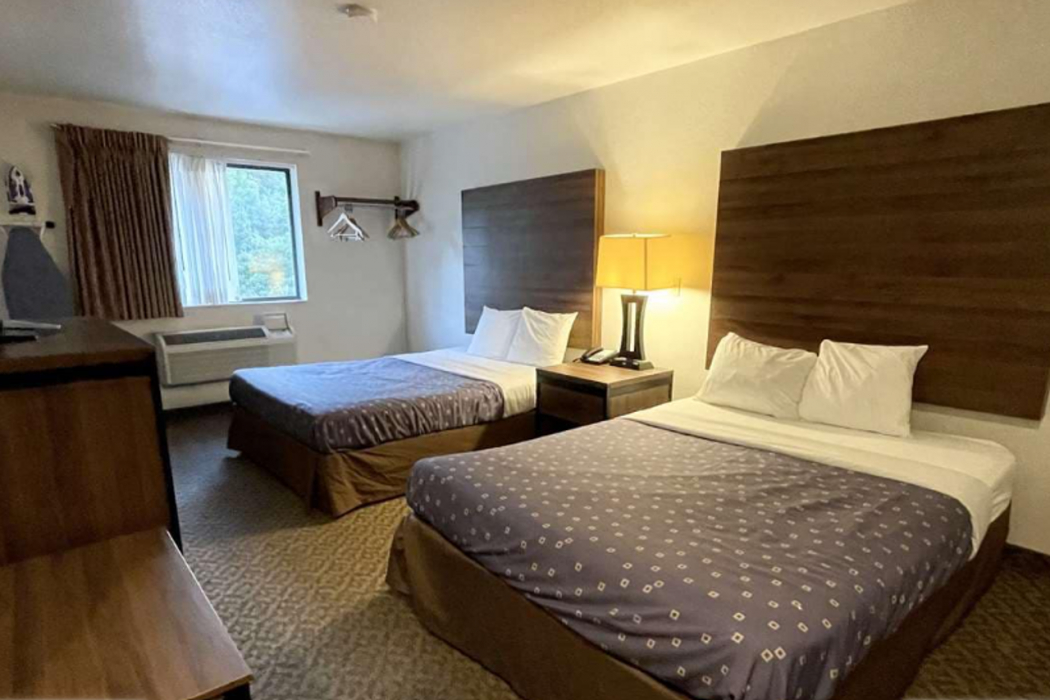Bedroom 4, Super 8 by Wyndham Prince Frederick, Calvert