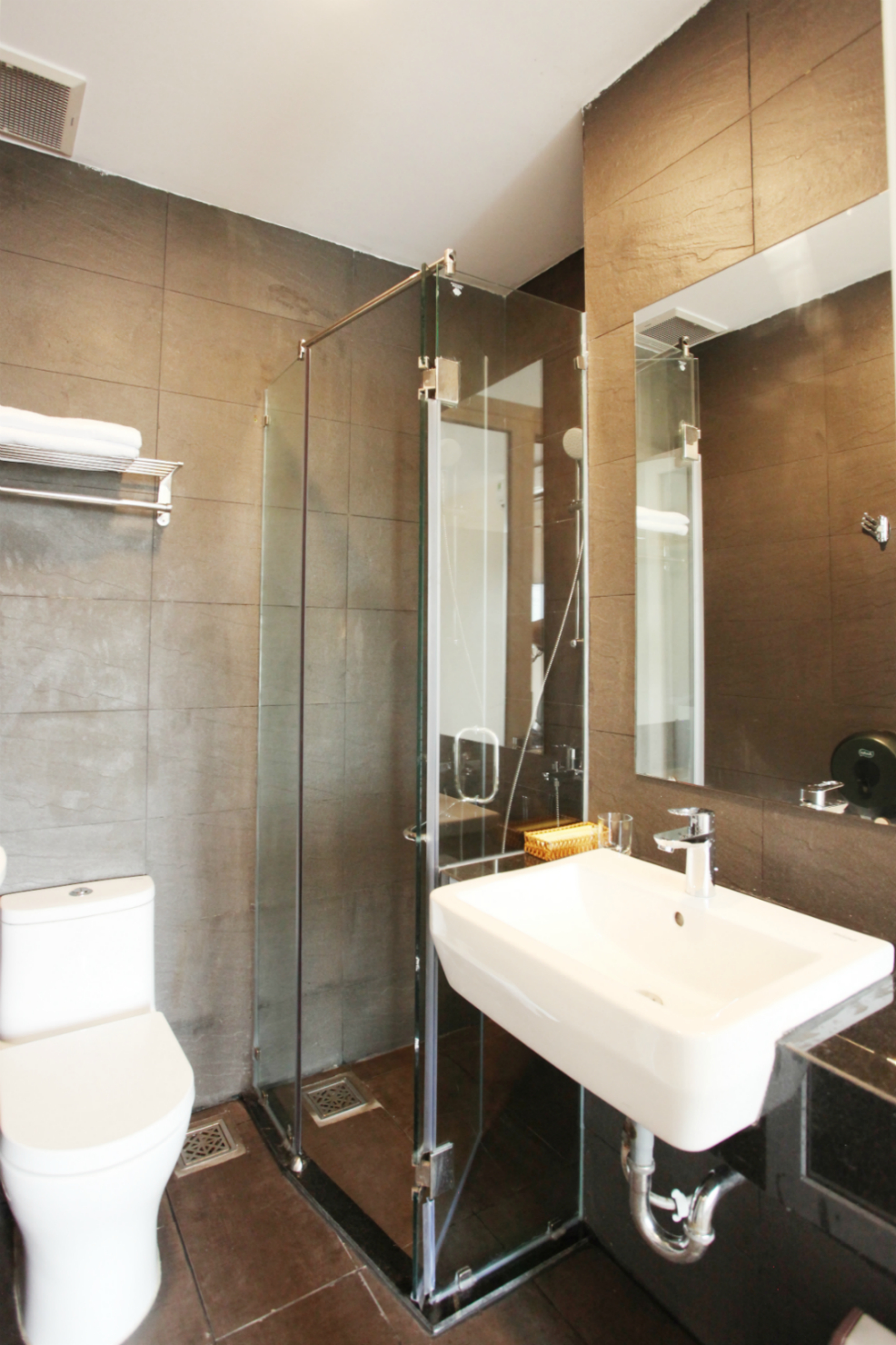 Bathroom, Legend Hotel, Thủ Đức