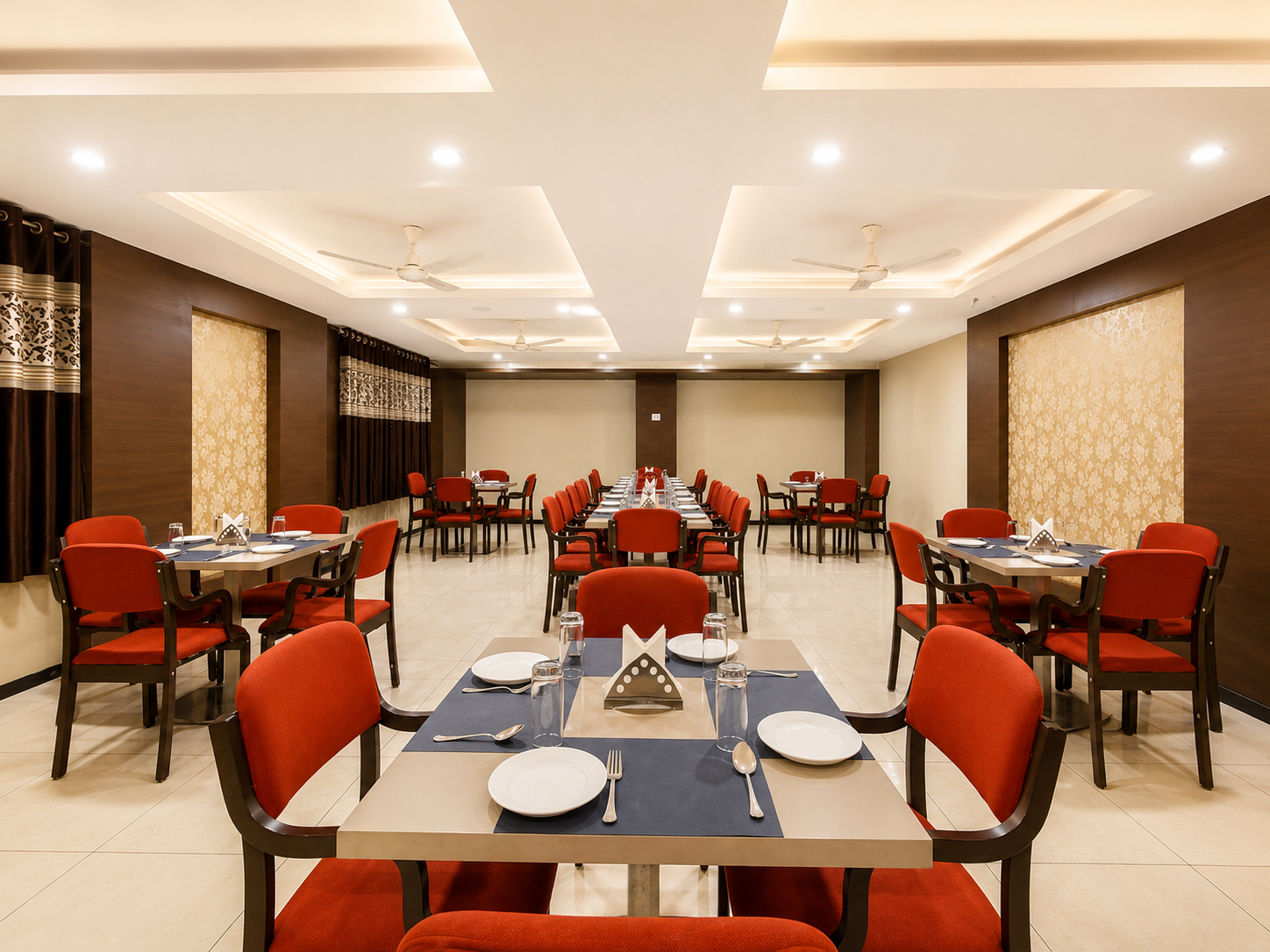 Food & Drinks, Goroomgo Park Palace Ujjain, Ujjain