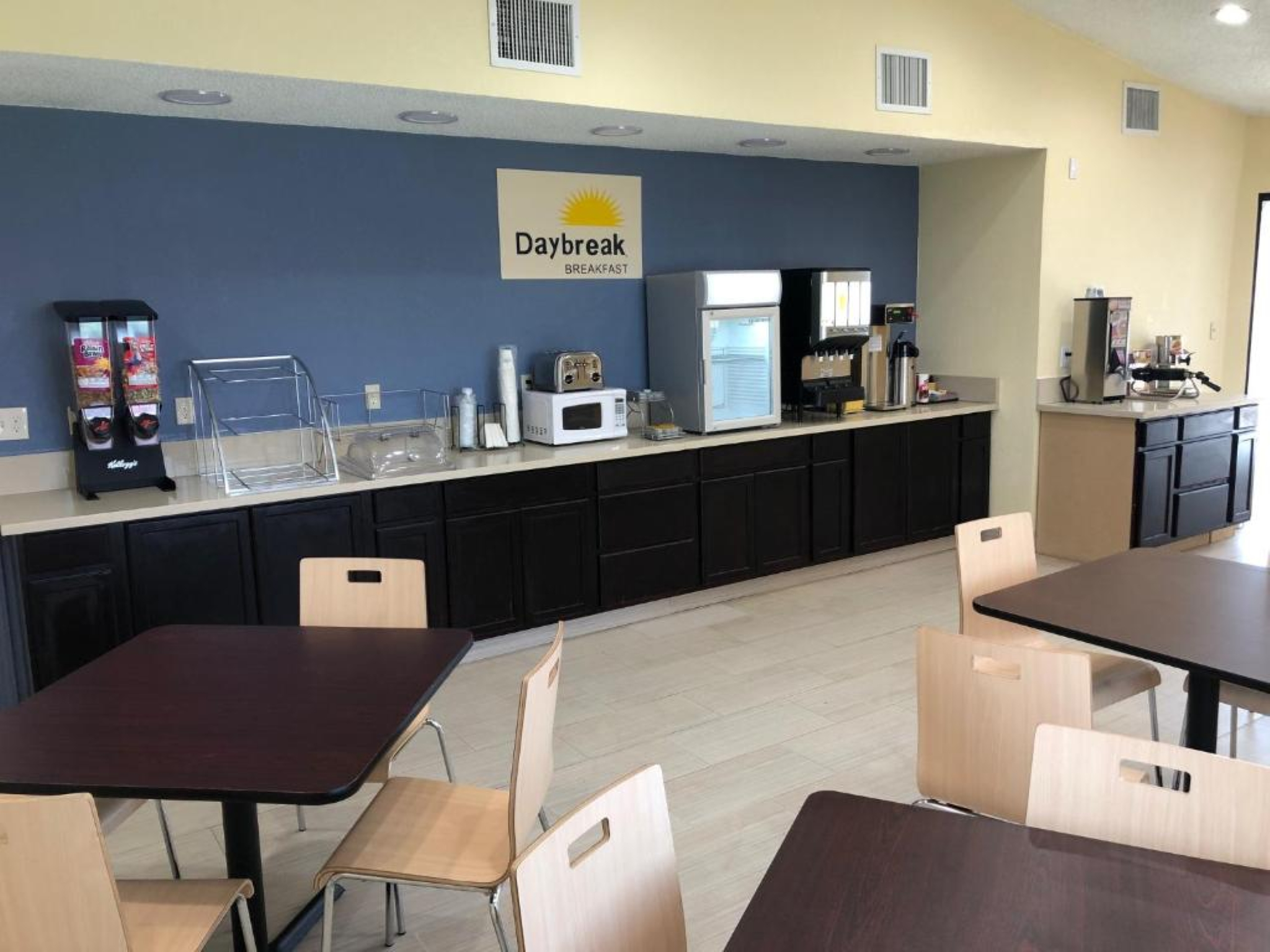 Food & Drinks 4, Days Inn By Wyndham King, Forsyth