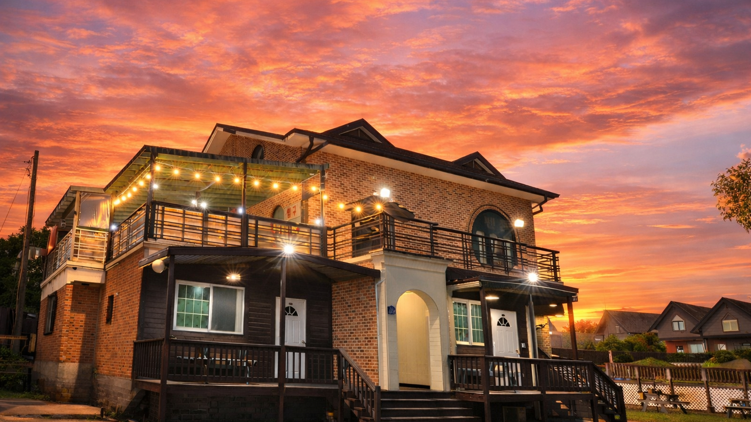 Exterior & Views