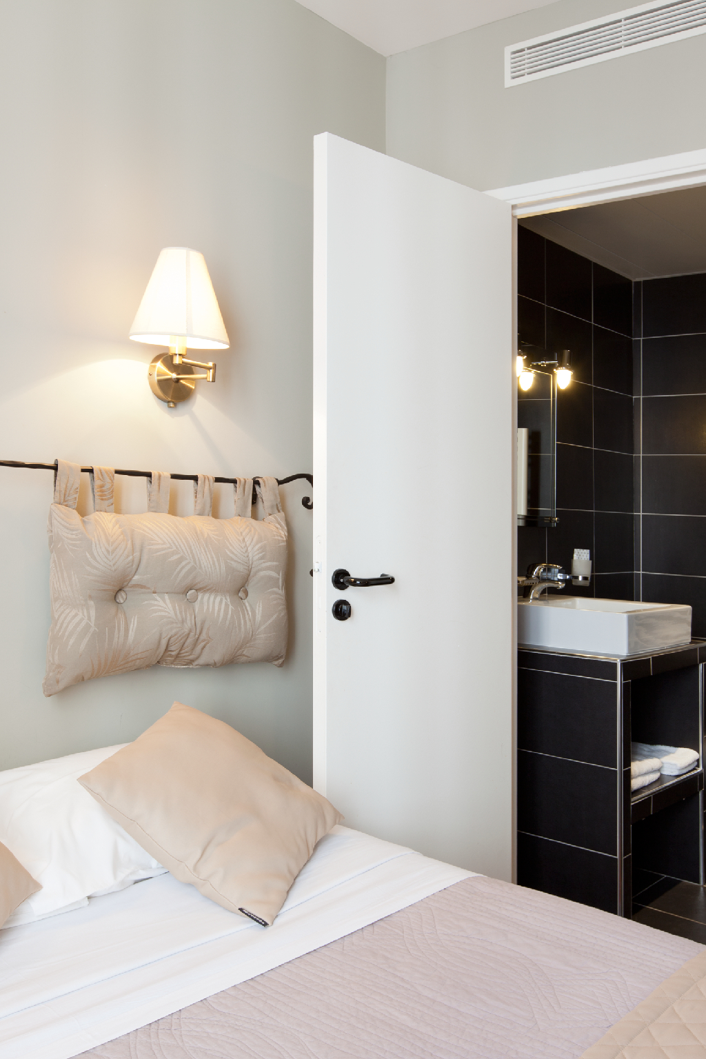 Bedroom 4, Hotel Cosmotel Marais République Paris, Paris