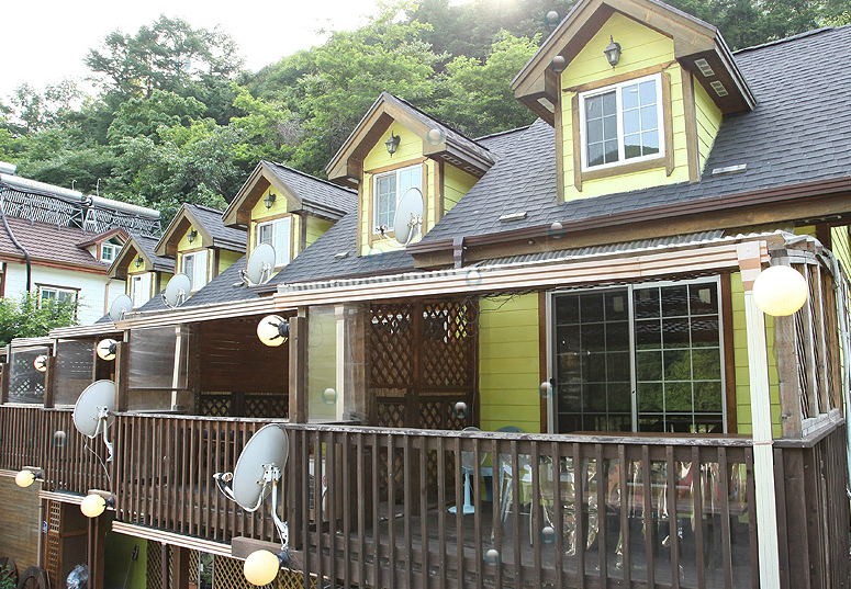 Exterior & Views 1, Ulsan Baenaegol Dandelion Pension, Miryang