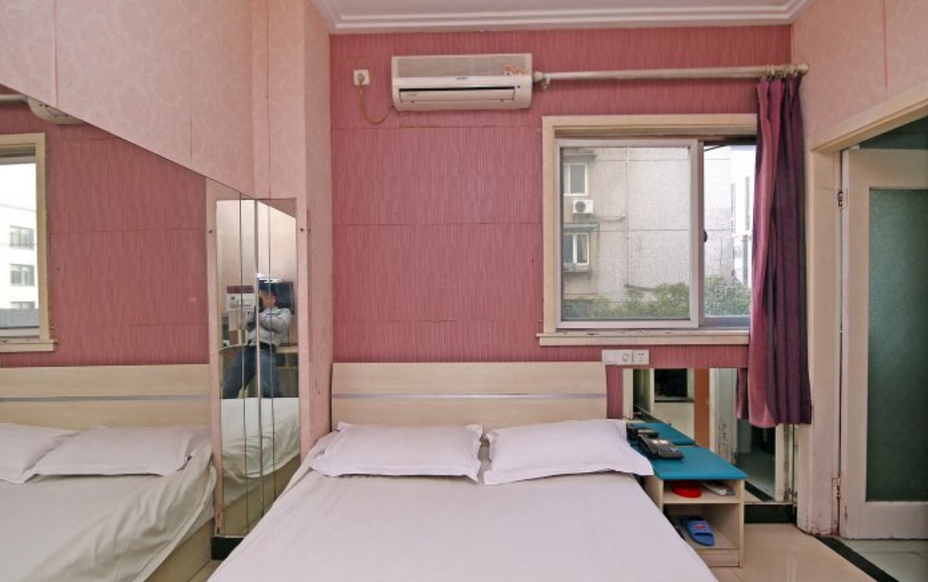 Bedroom 2, Stars 99 Motel, Shanghai