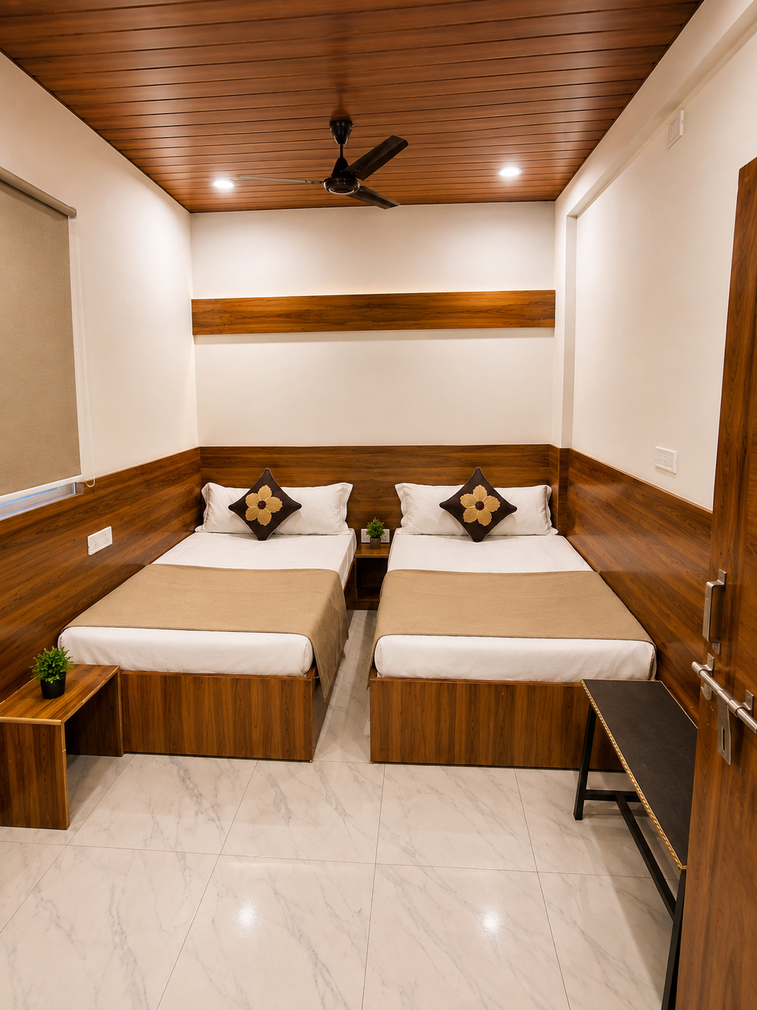 Sport & Beauty, HOTEL OM PALACE NEAR MAHANKAL MANDIR, Ujjain