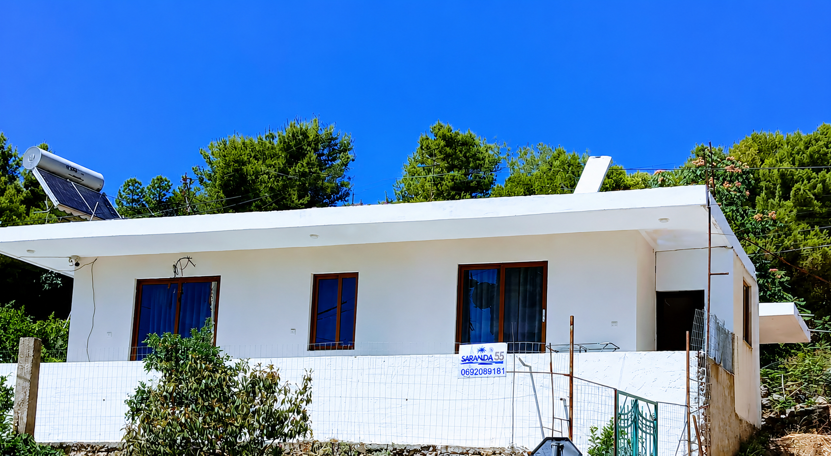 Exterior & Views