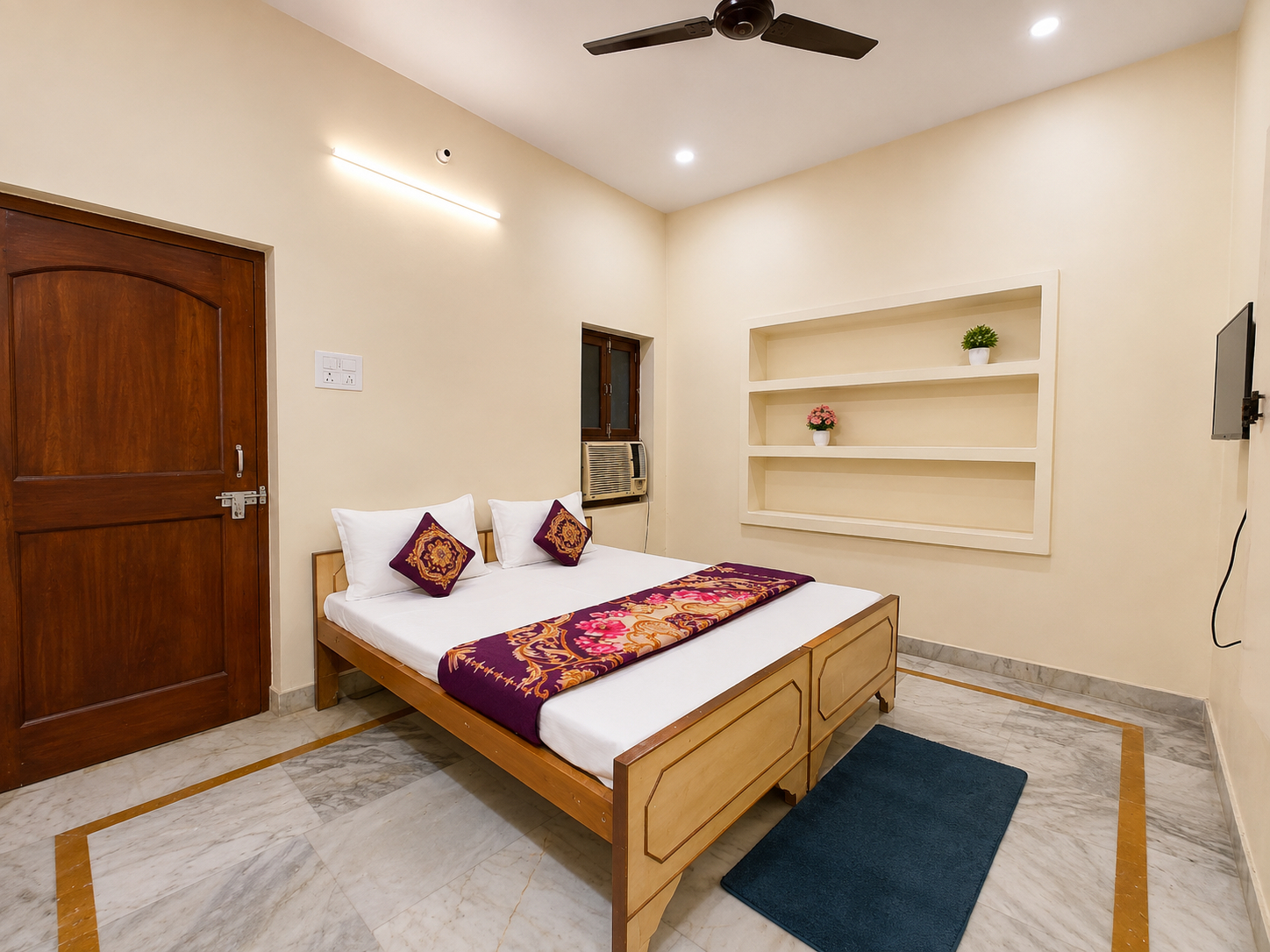 Bedroom 5, Goroomgo P G on Ganges Varanasi Near Assi Ghat Rooftop View, Varanasi