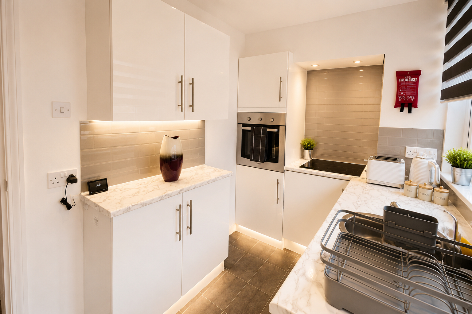 Kitchen 4, Modern Entire Apartment- Self CheckIn Free Parking, Fife