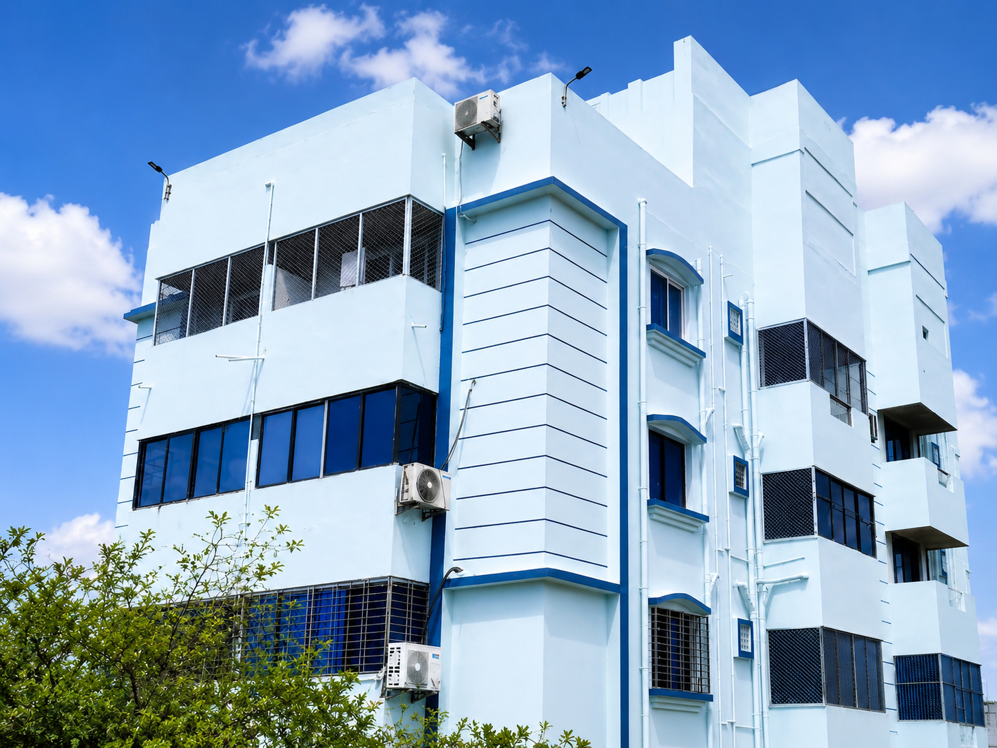 Exterior & Views