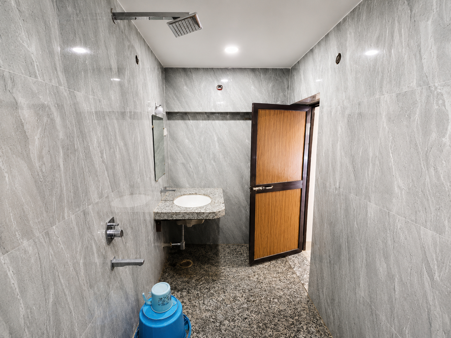 Bathroom 4, Luxmi Hotel, Kaushambi