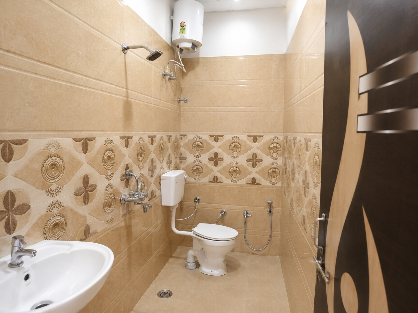 Bathroom 2, Goroomgo NV Palace Vrindavan, Mathura