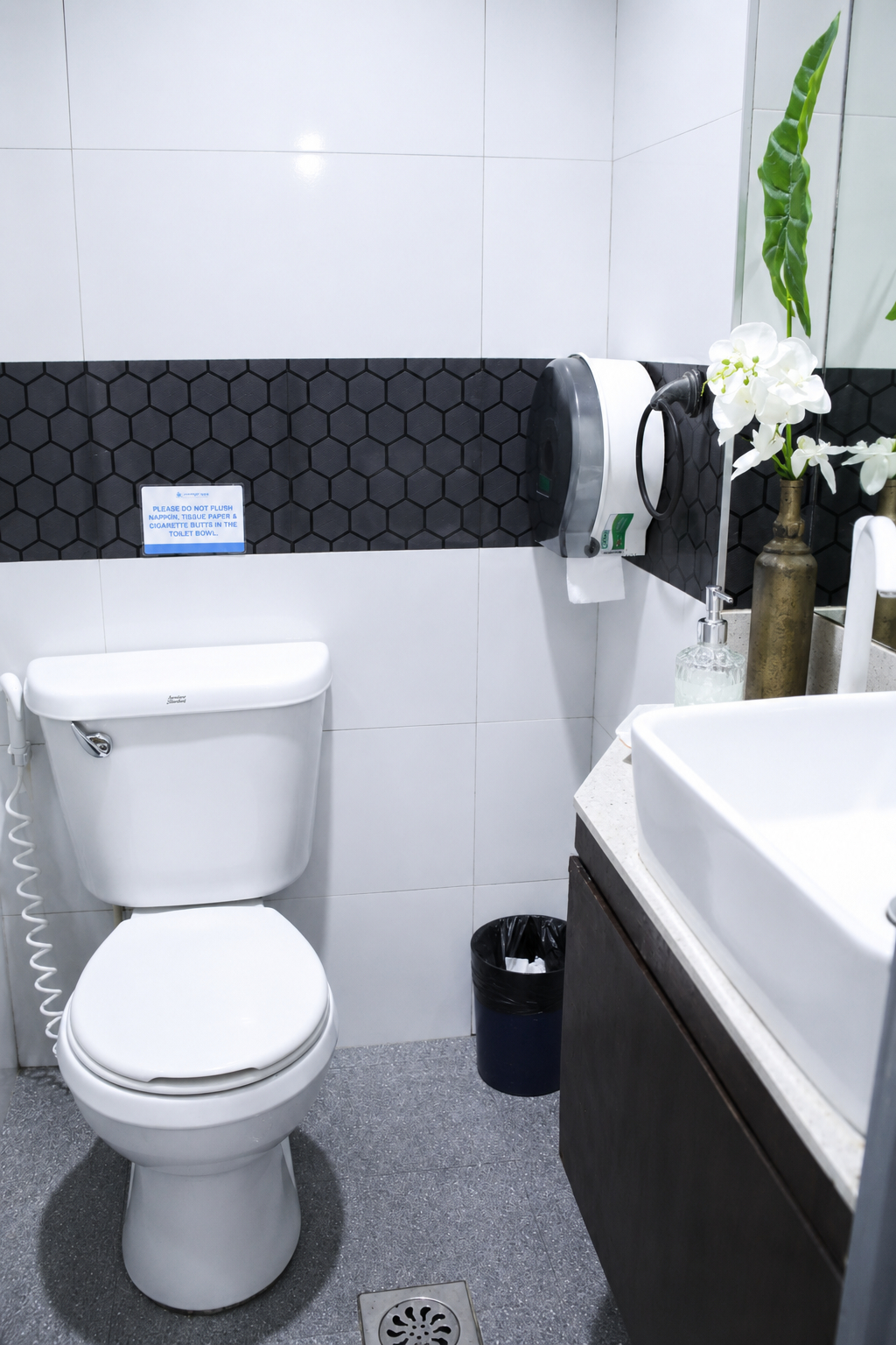 Bathroom 5, Hotel Pier Cuatro, Cebu City