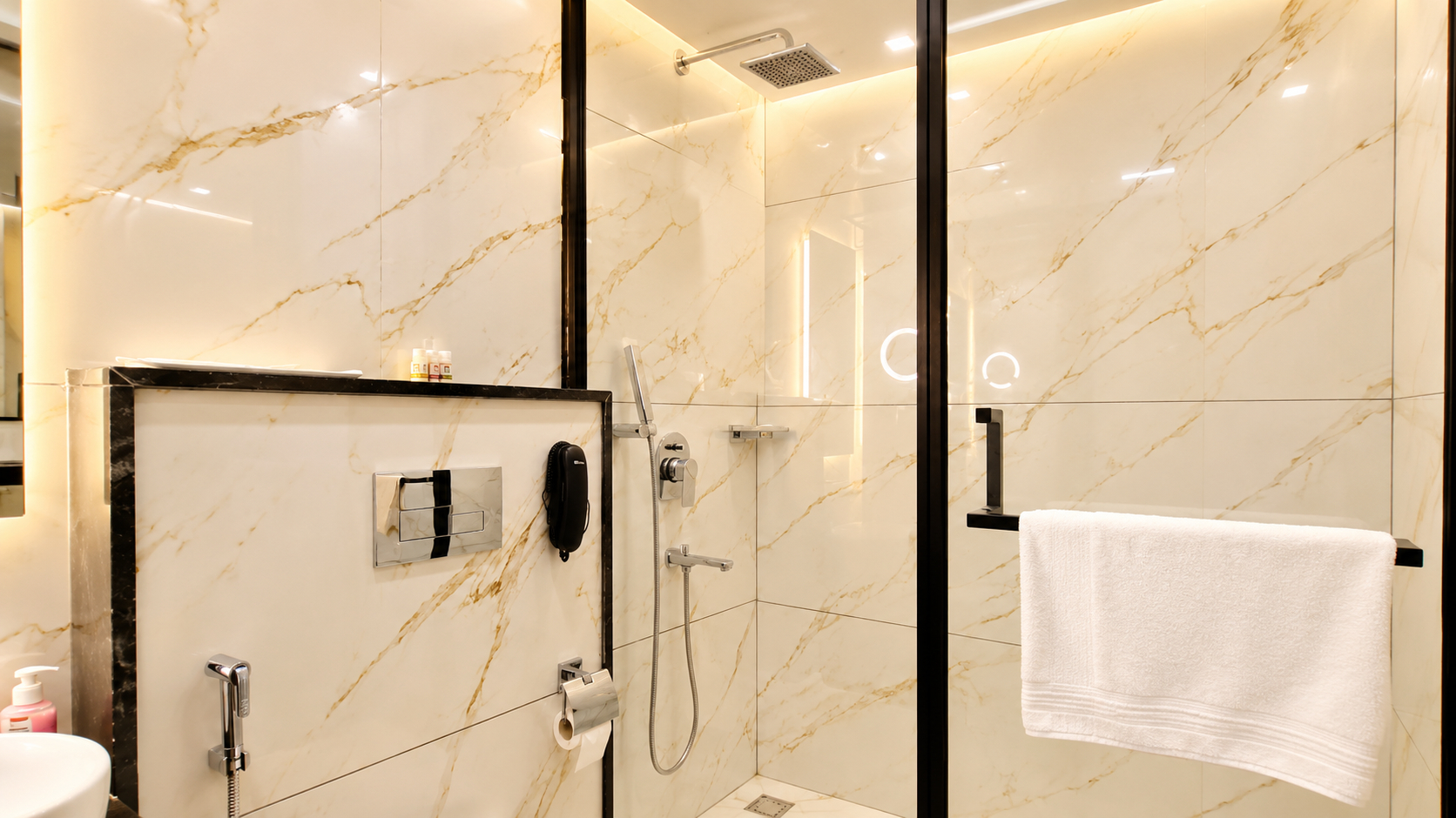 Bathroom 3, Vijaya Tej Clarks Inn, Patna, Patna