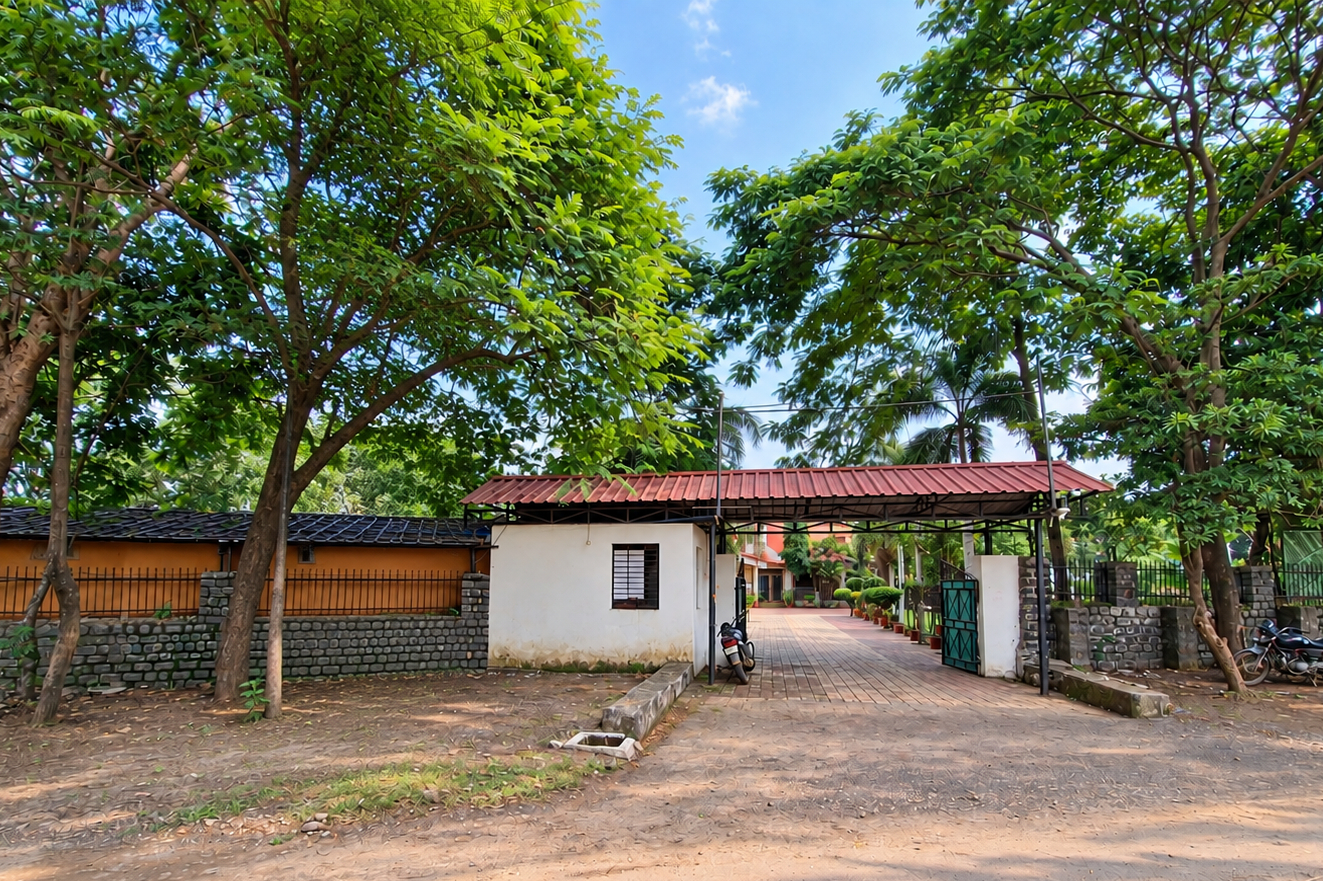 Exterior & Views