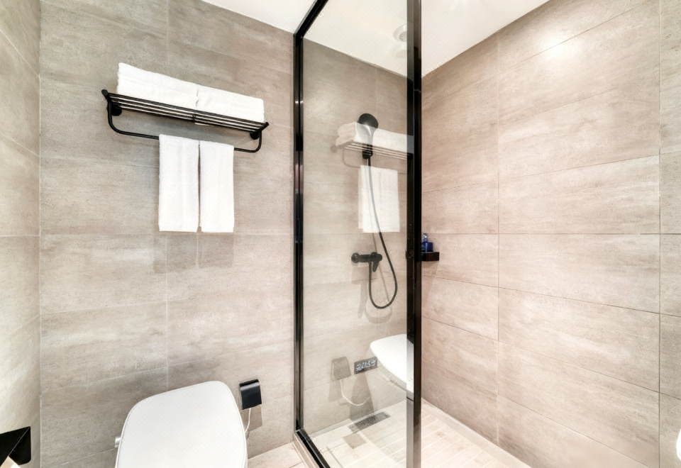 Bathroom 3, HanTing Hotel (Binzhou Bohai International BinYi Affiliated Hospital), Binzhou