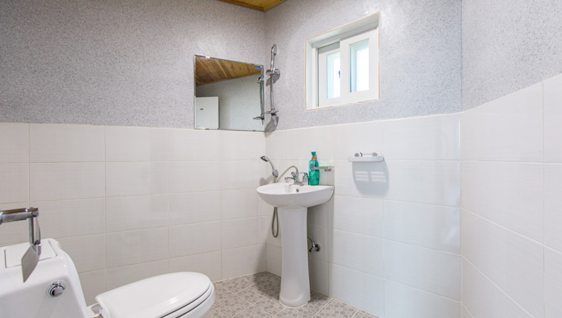 Bathroom, Daebudo (Yeongheungdo) Sunrise Pension, Ongjin