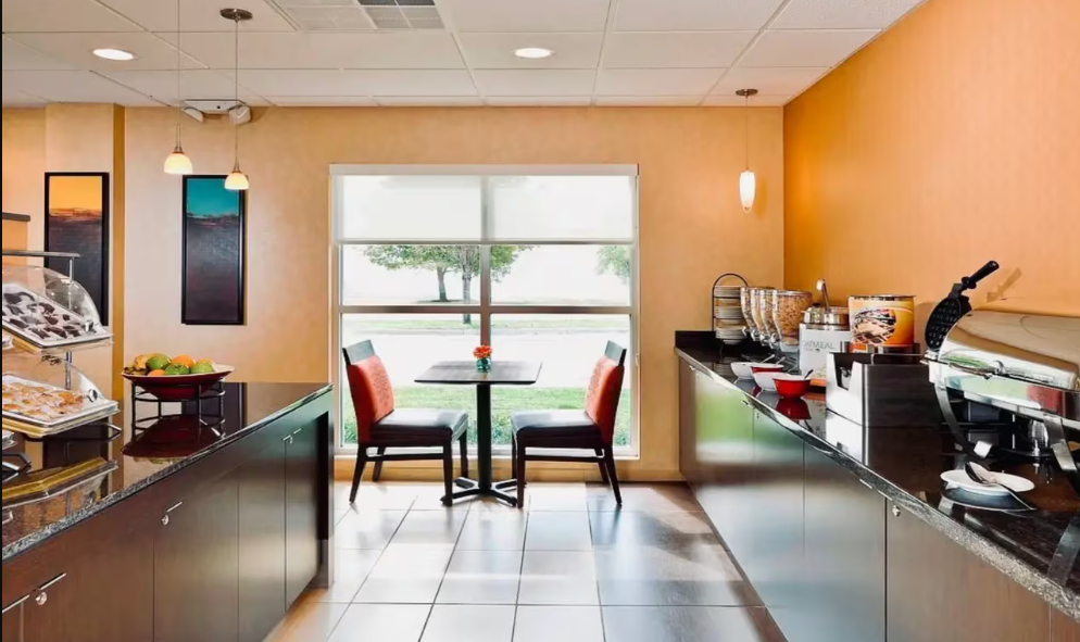 Food & Drinks, Mainstay Suites Appleton Airport, Outagamie