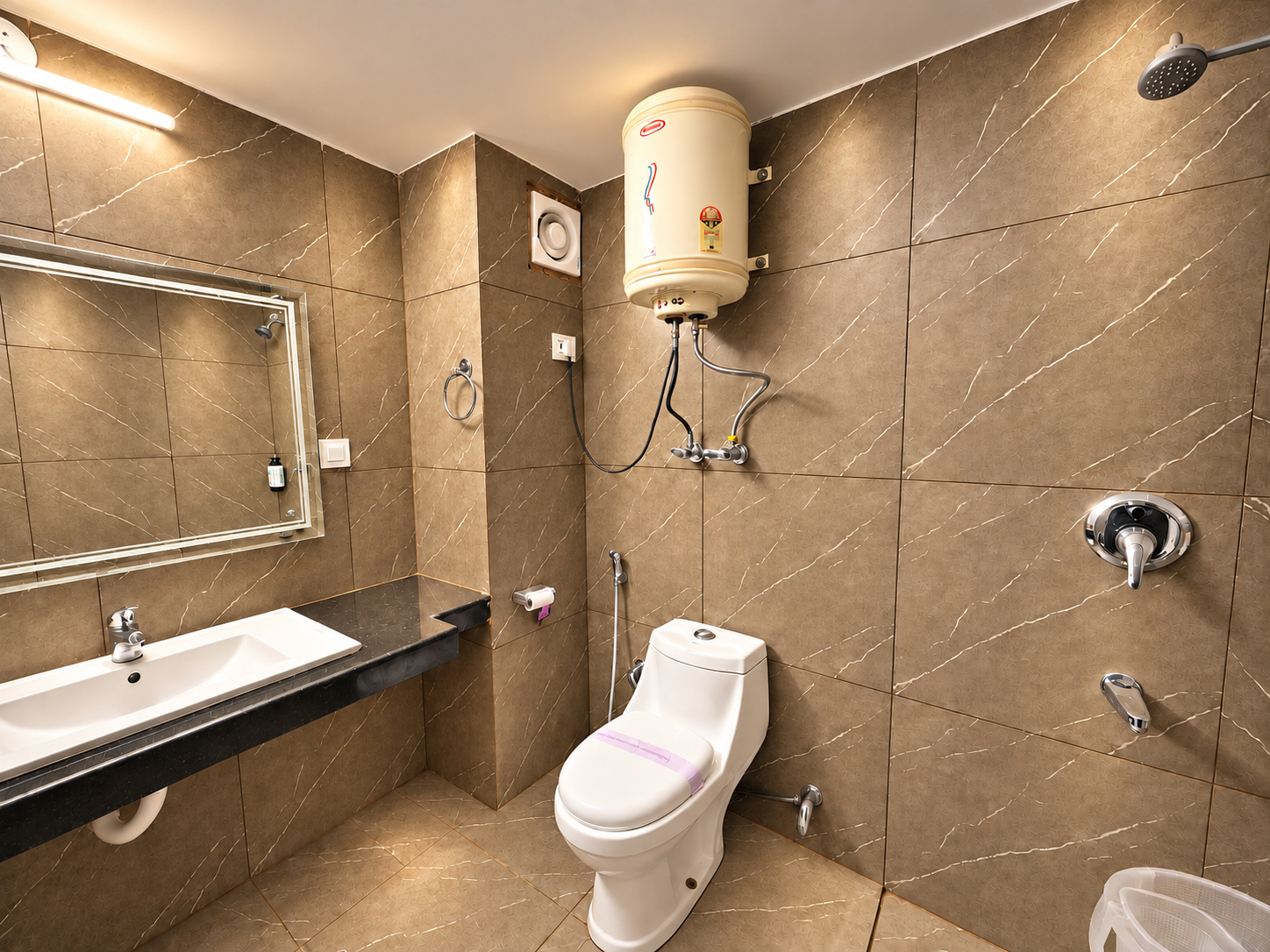 Bathroom 3, The himalayan paradise manali, Kullu