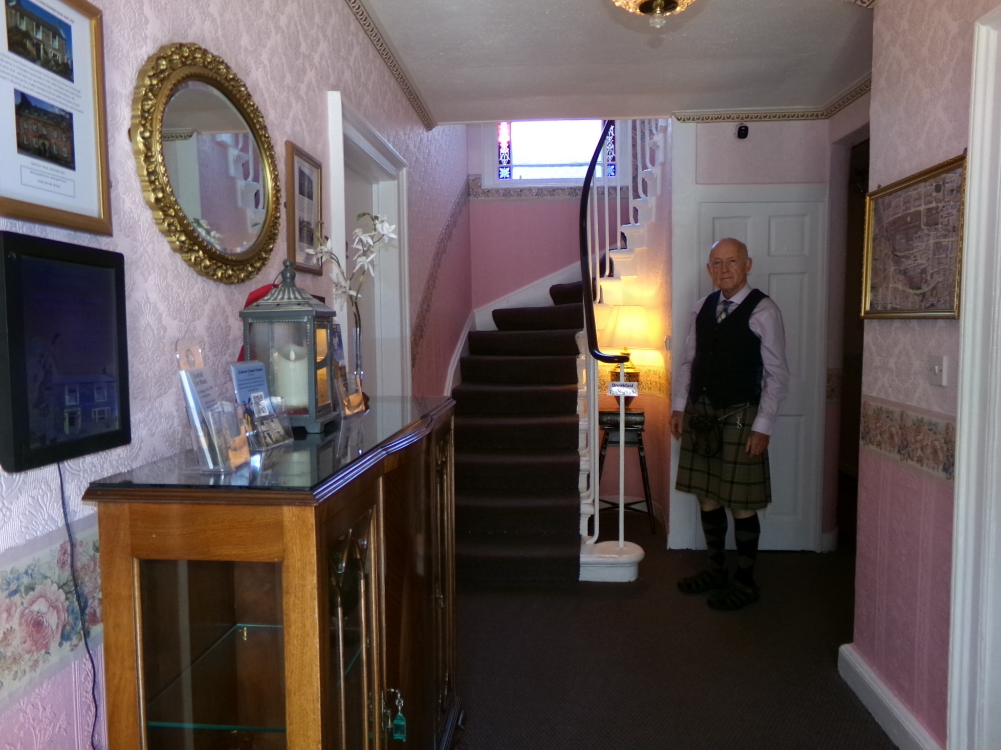 Lobby 2, Averon Guest House, Edinburgh