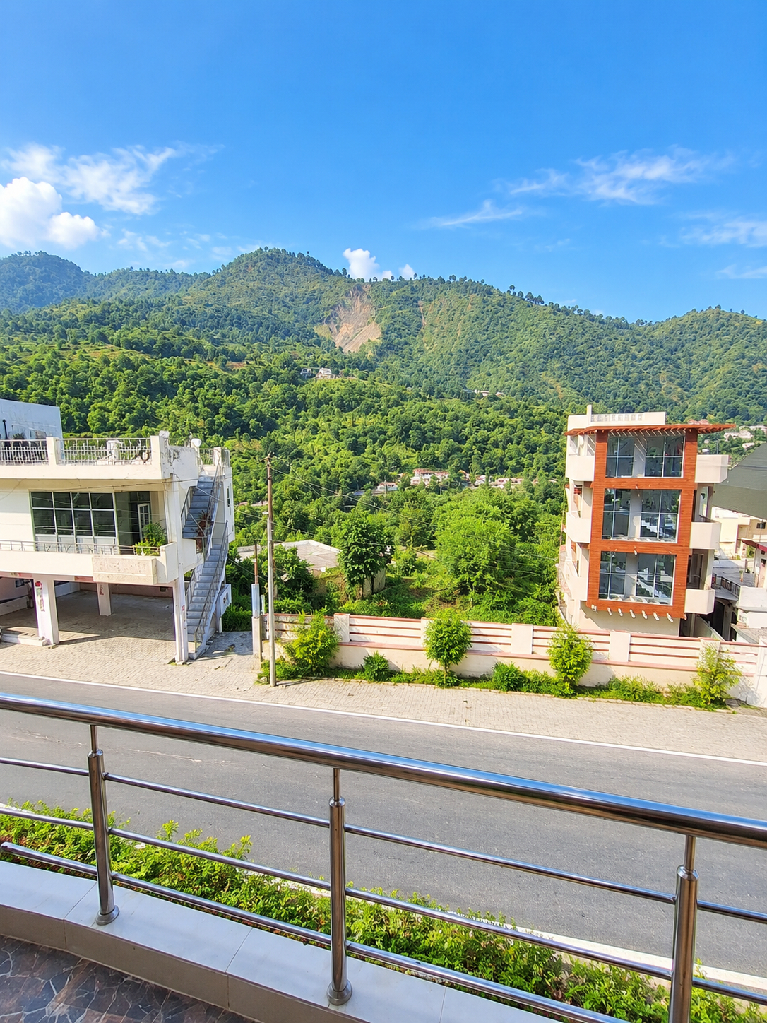 Exterior & Views