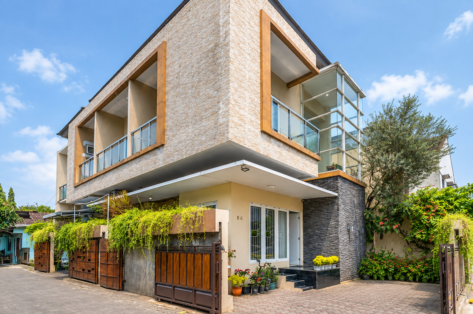 Exterior & Views