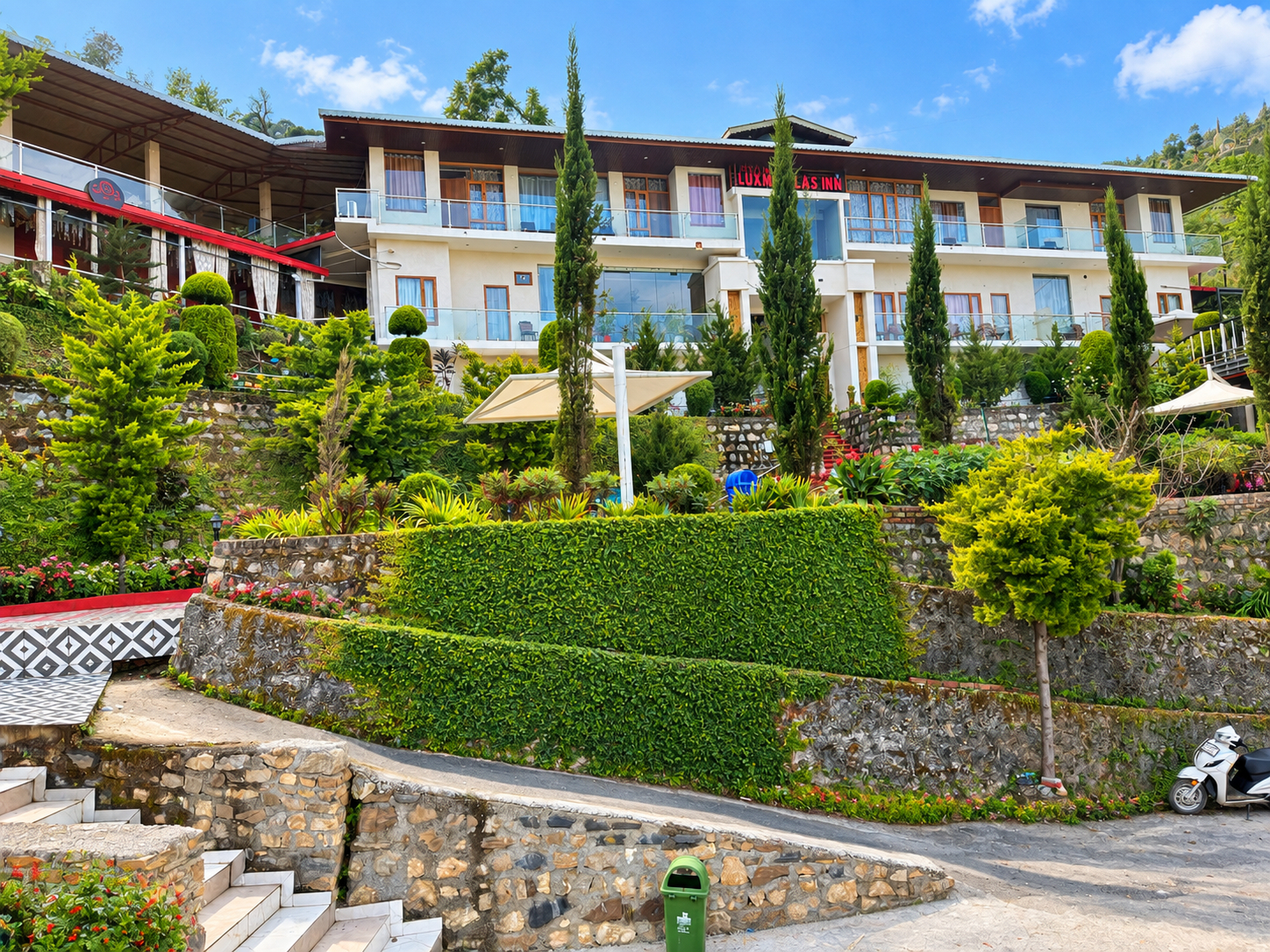 Exterior & Views