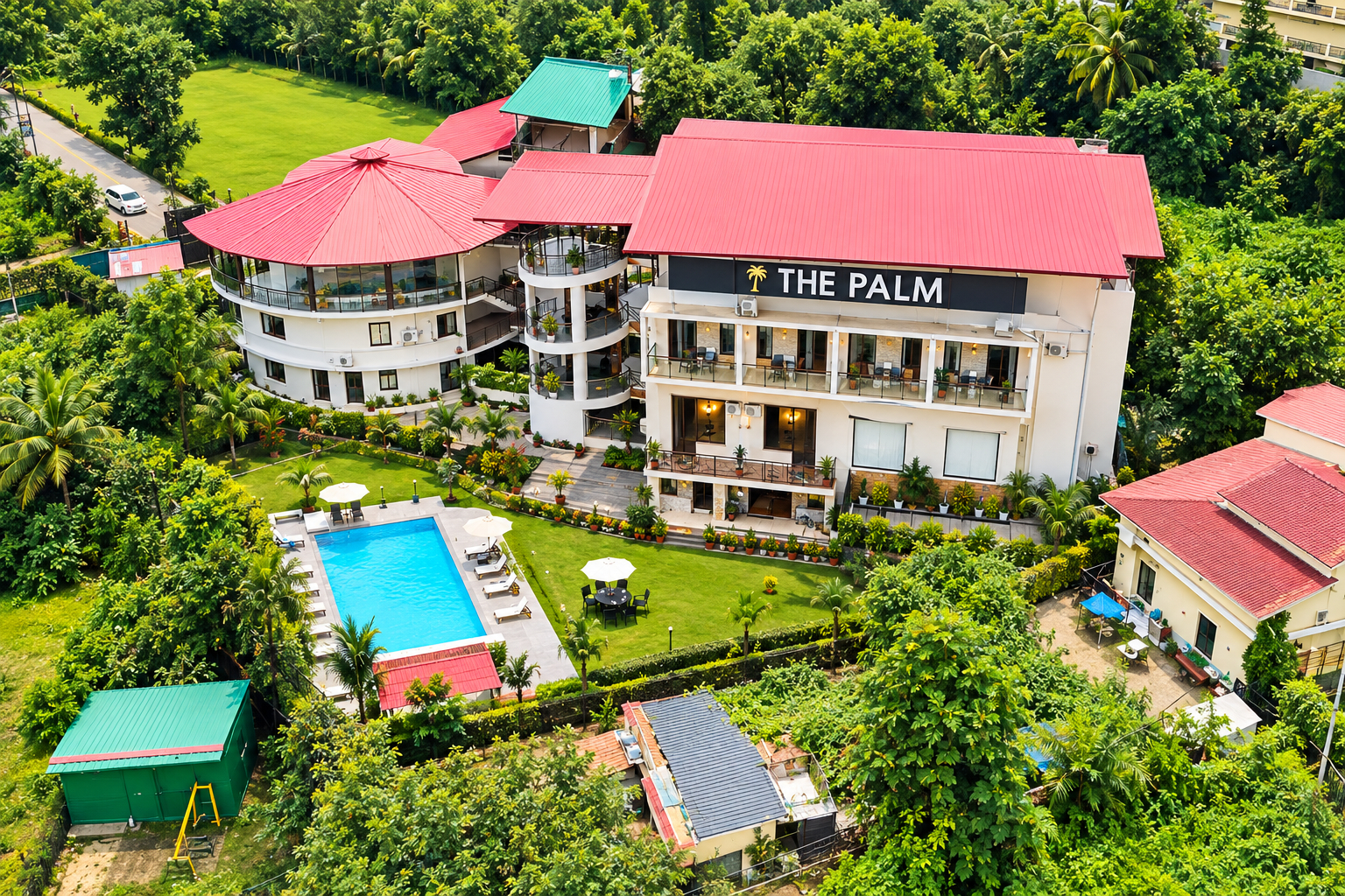 Exterior & Views