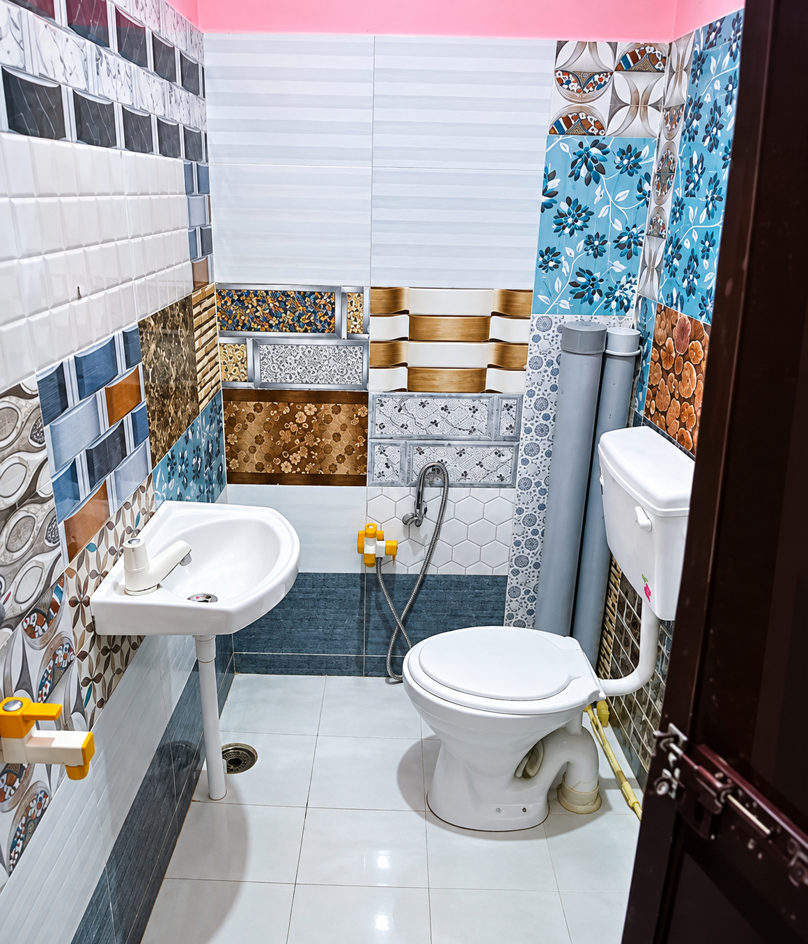 Bathroom 5, Vishnu Priya Guest House Ayodhya, Faizabad