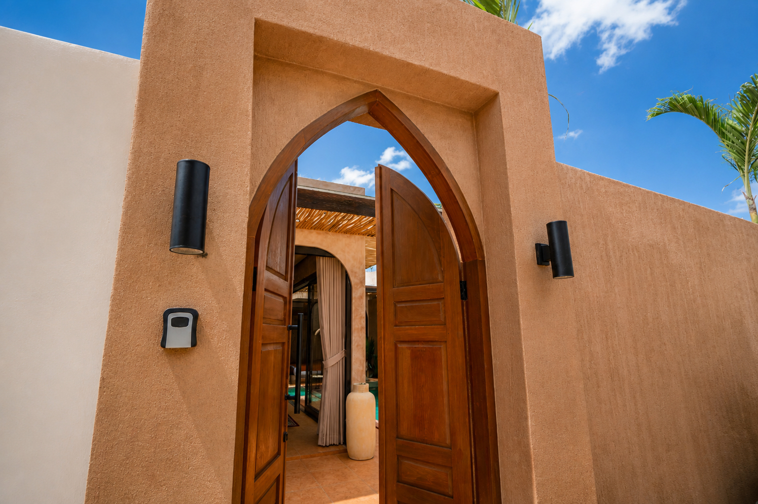 Exterior & Views