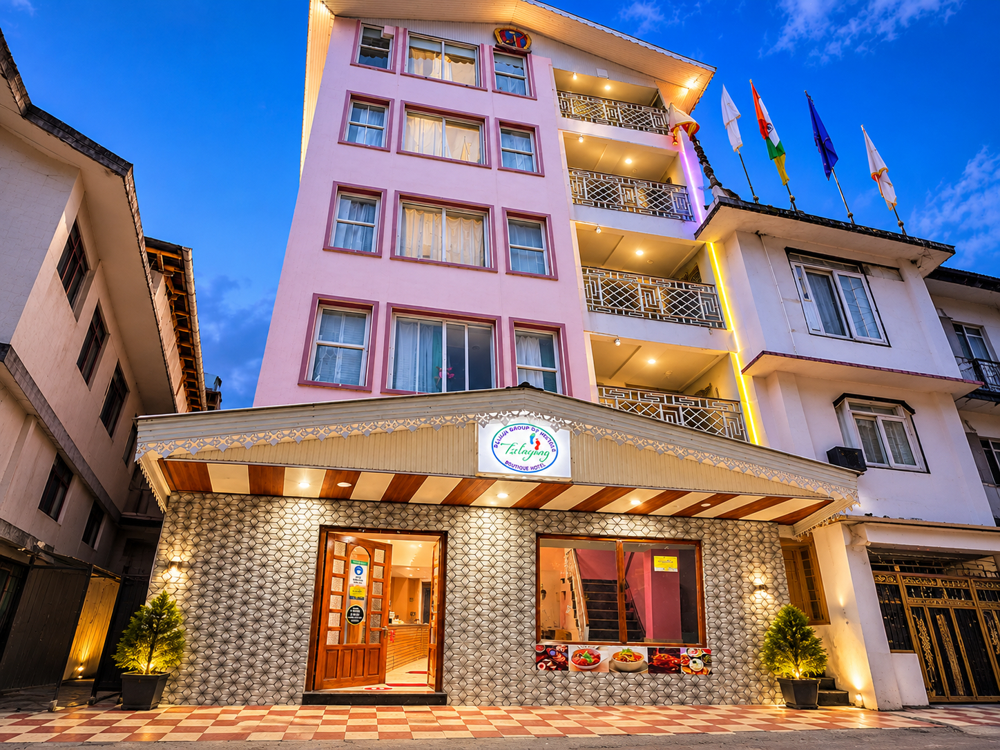 Exterior & Views