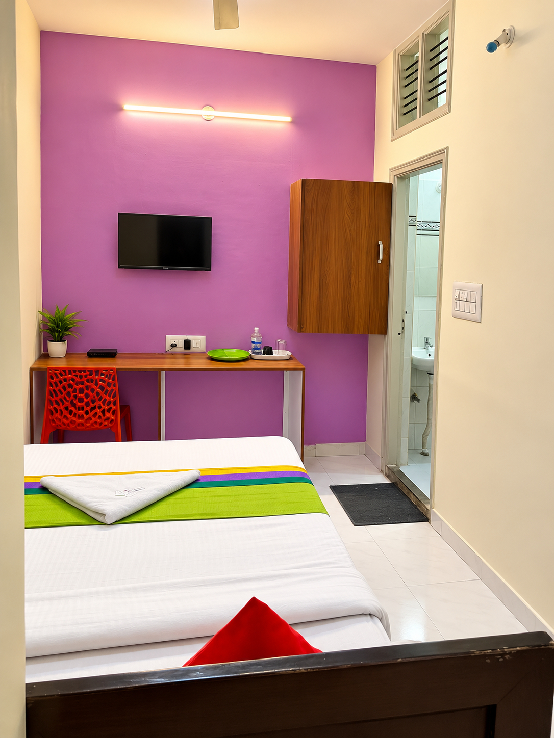 Bedroom 5, Royal Guest Inn HSR Layout, Bangalore