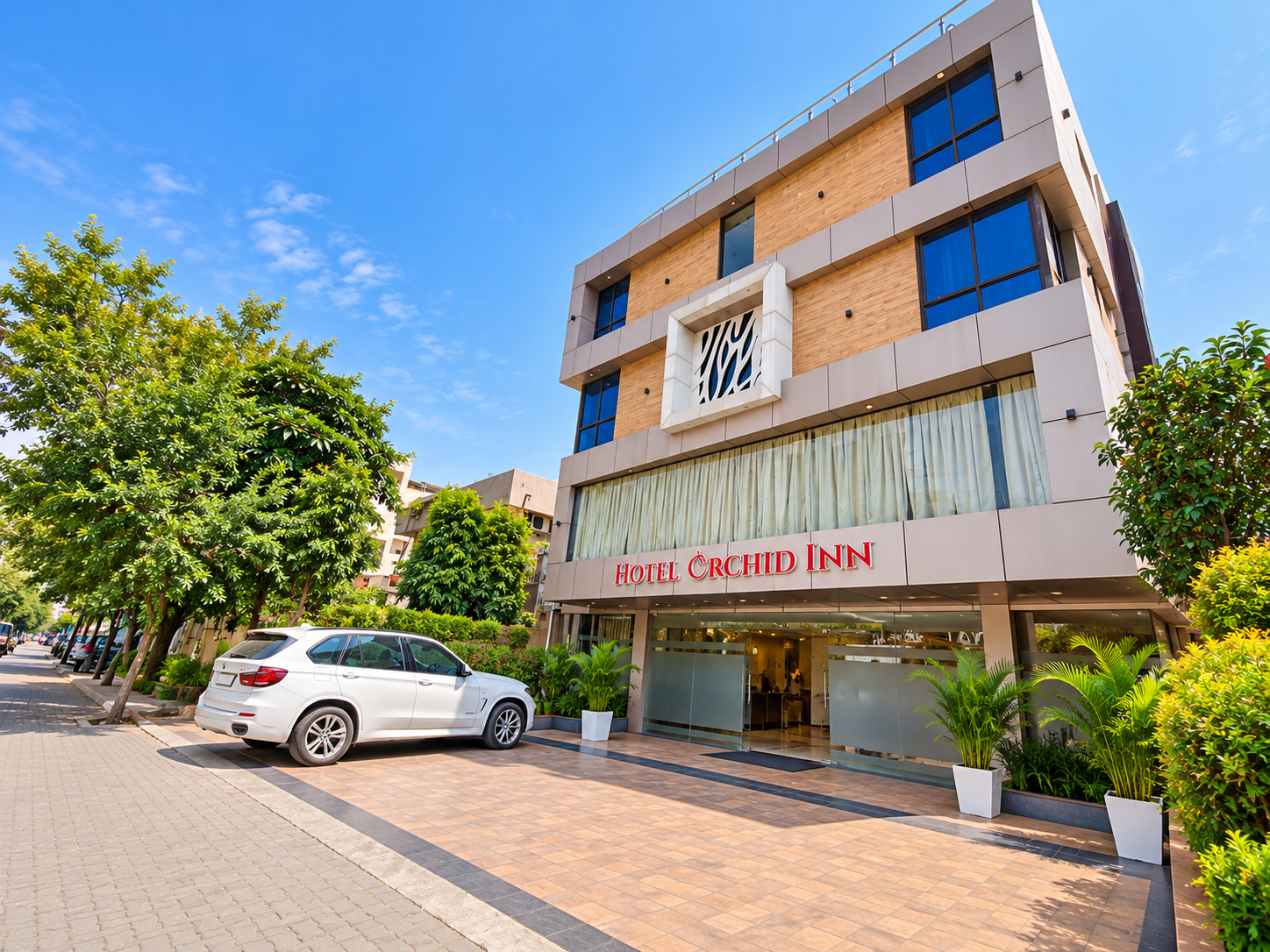 Exterior & Views