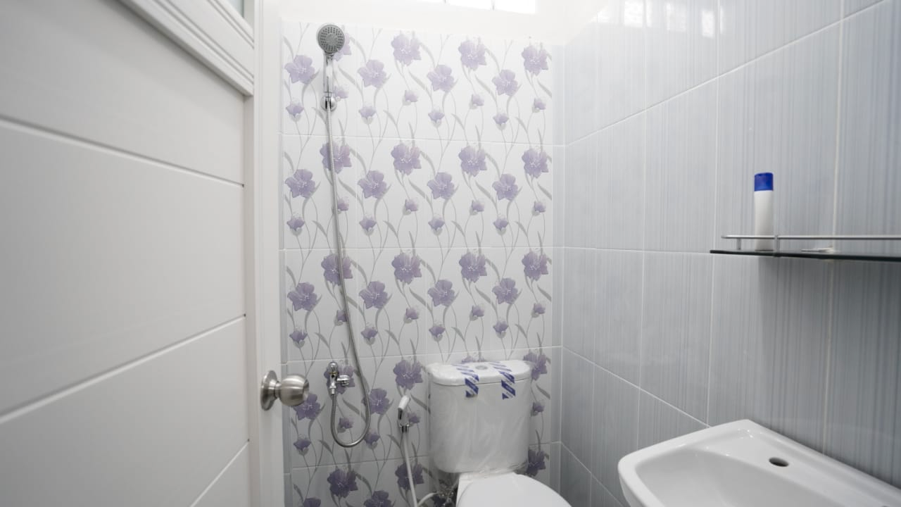 Bathroom, Akcaya GUEST HOUSE, Pontianak