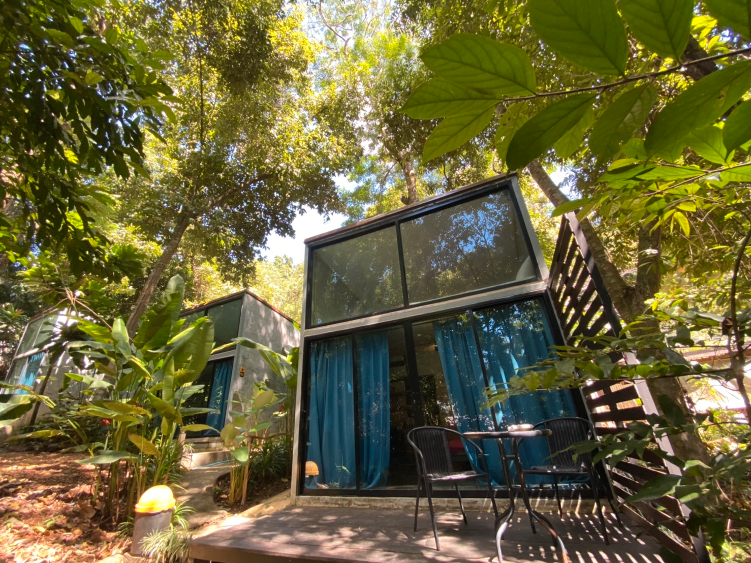 Exterior & Views