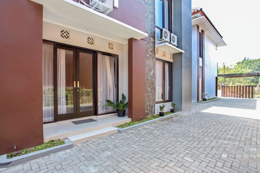 Exterior & Views 2, RedDoorz @ Merapi View, Sleman