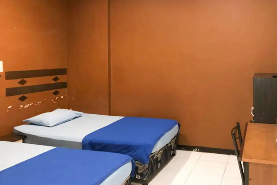 Bedroom 3, RedDoorz @ Sparkling Hotel Surabaya, Surabaya