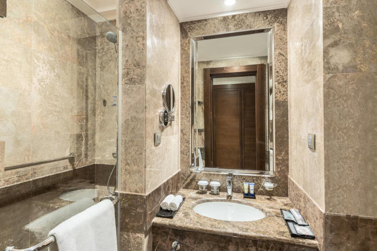 Bathroom 5, Millennium Makkah Al Naseem, Makkah
