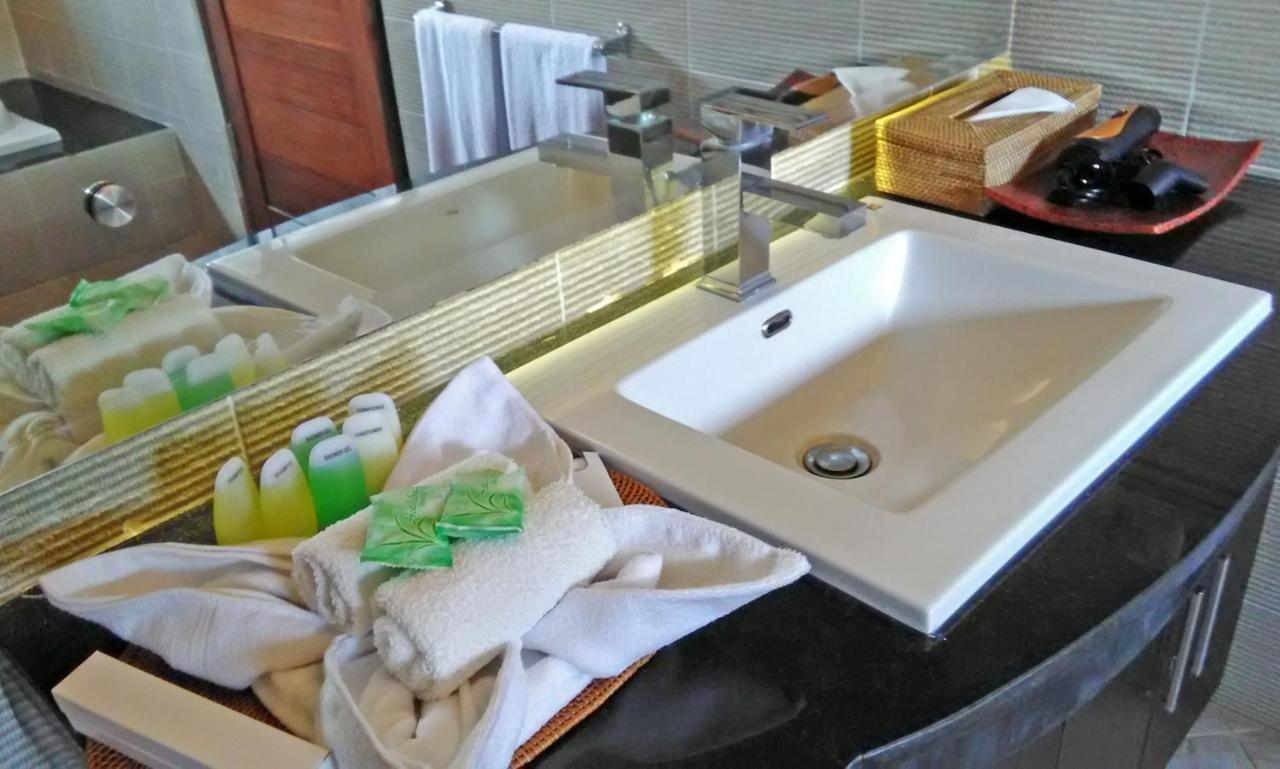 Bathroom 4, Starsand Beach Resort, Lombok