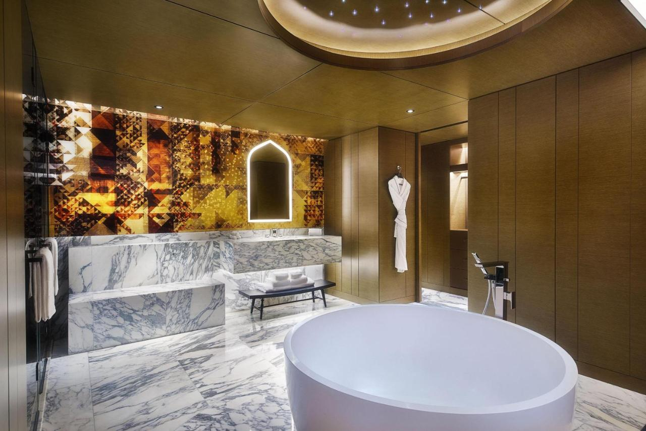 Bathroom 4, W Muscat, Muttrah