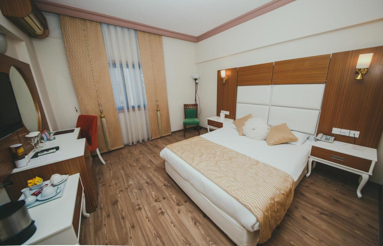 Bedroom 3, City Royal Hotel