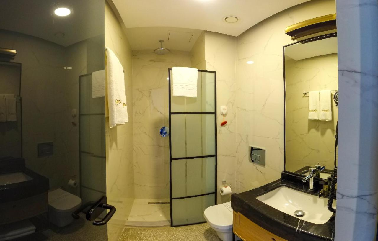 Bathroom, Maroon Hotel TomTom, Beyoğlu