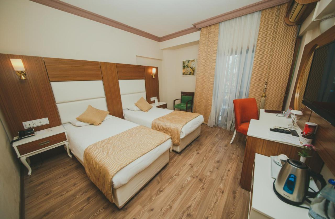 Bedroom 4, City Royal Hotel