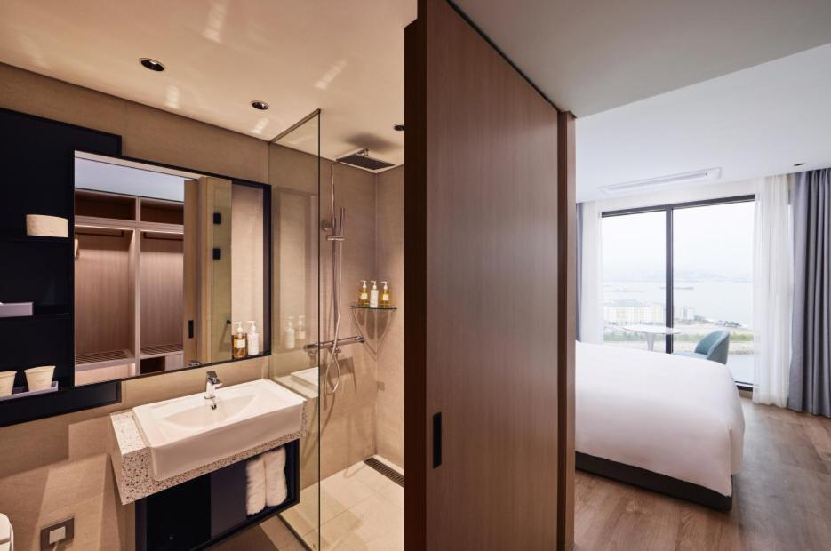 Bathroom 3, Citadines Connect Hotel Hari Busan, Yeongdo