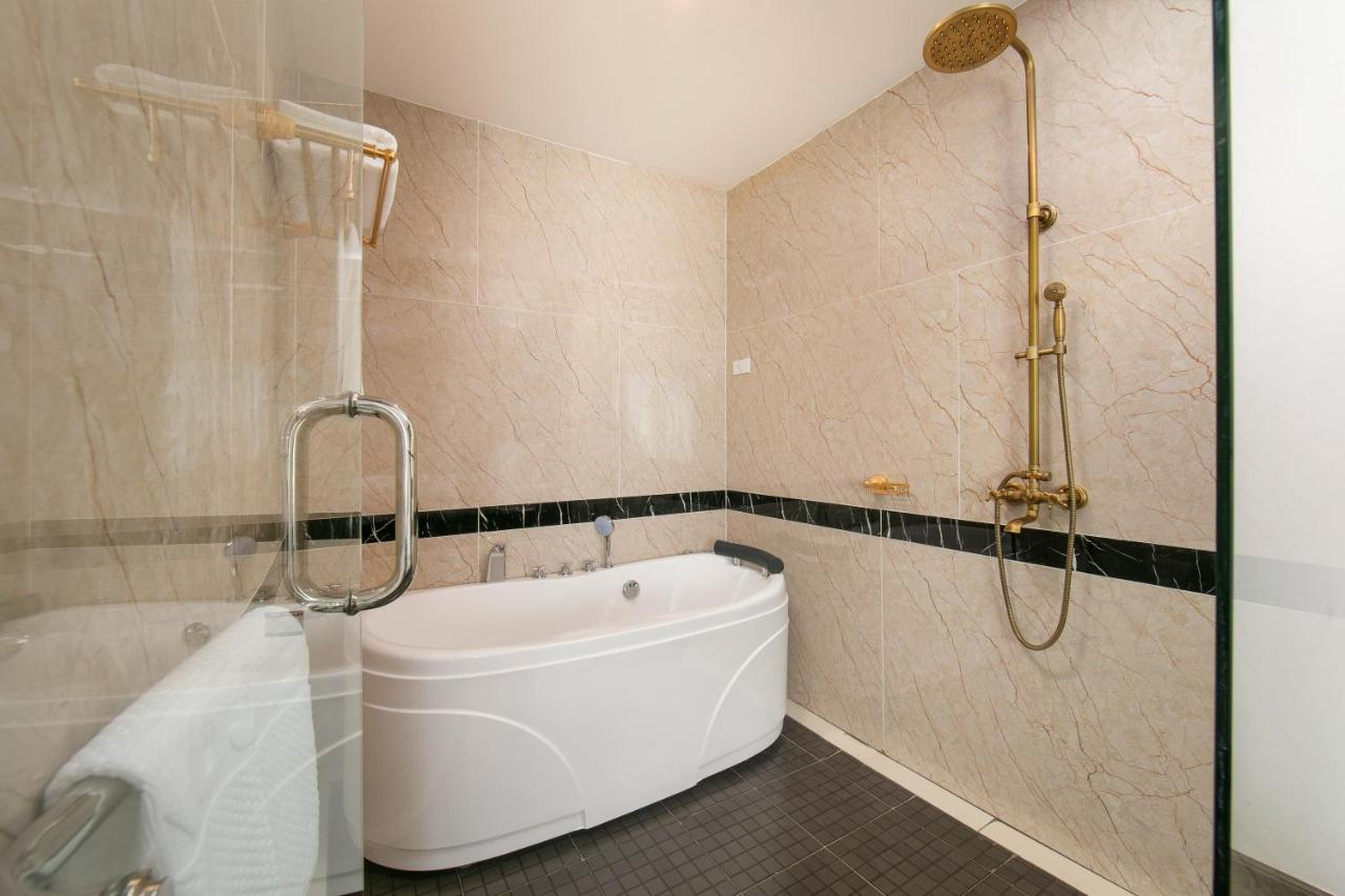 Bathroom 2, Azalea Parkview Hotel, Vientiane